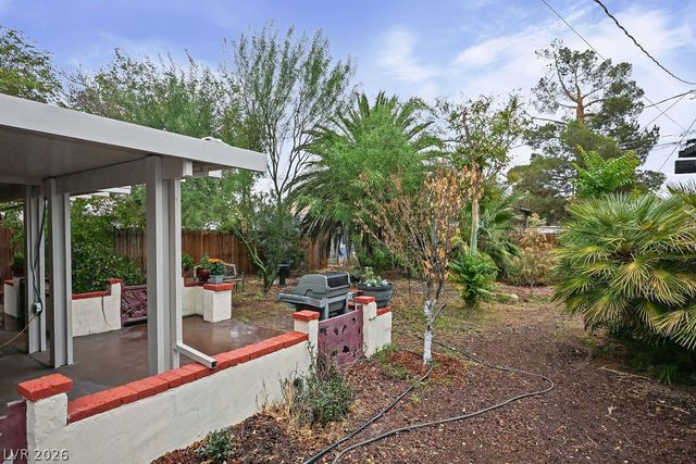 221 Circle Drive, Las Vegas, NV 89101