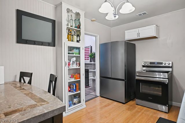221 Circle Drive, Las Vegas, NV 89101