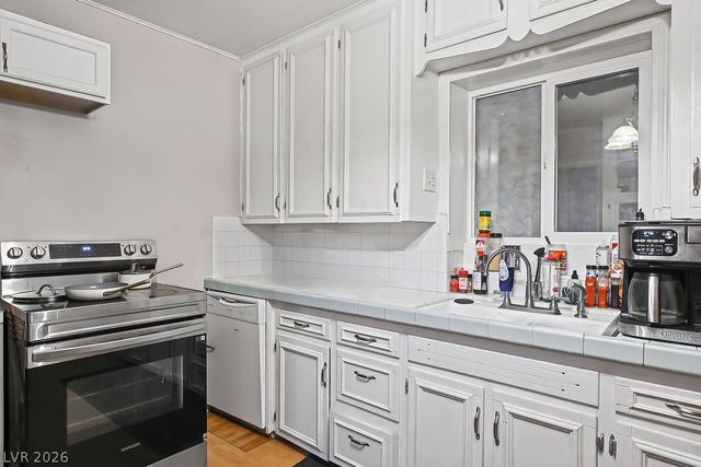 221 Circle Drive, Las Vegas, NV 89101