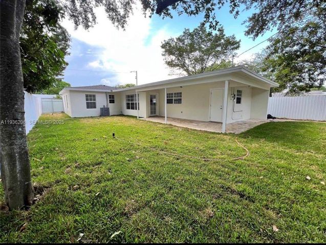 1220 N Andrews Ave, Fort Lauderdale, FL 33311