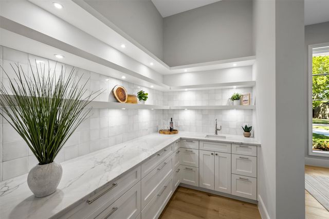 6254 Preston Crest Lane, Dallas, TX 75230