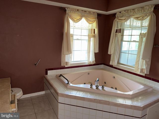 71 WAGER LN, Martinsburg, WV 25404