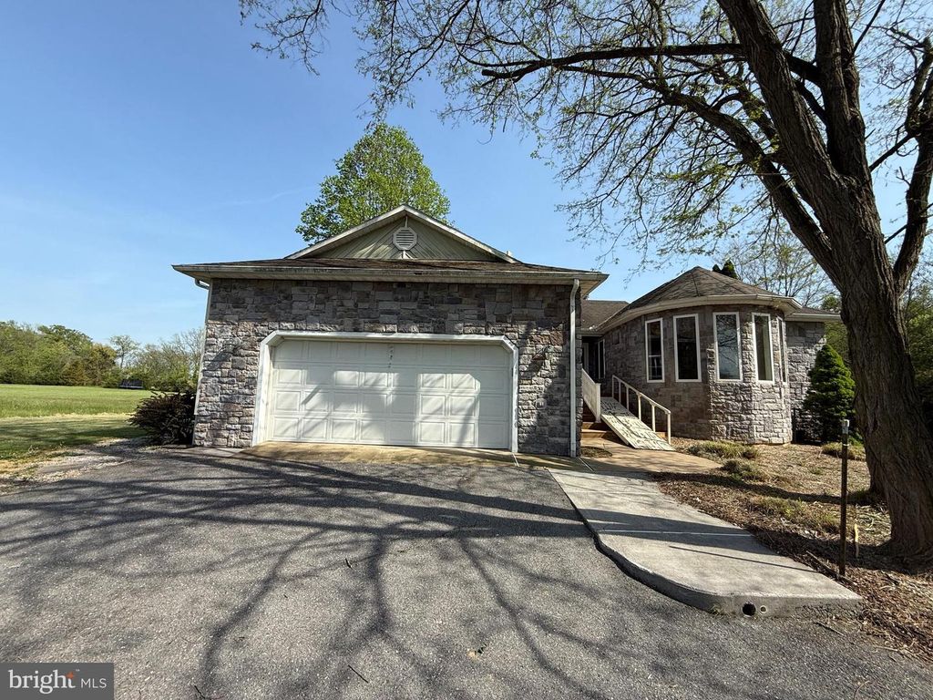 71 WAGER LN, Martinsburg, WV 25404