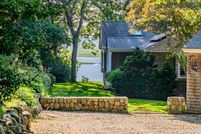 11 Sheperd's Way, Barnstable, MA 02630