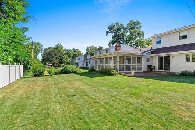 506 PINE TERRACE, Green Bay, WI 54303