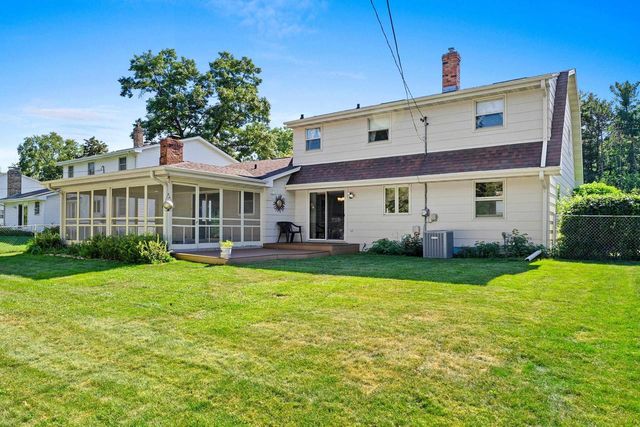 506 PINE TERRACE, Green Bay, WI 54303