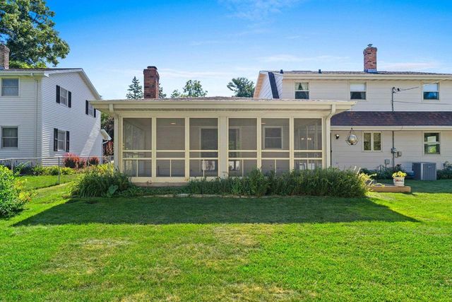 506 PINE TERRACE, Green Bay, WI 54303
