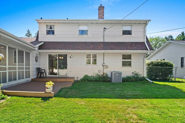 506 PINE TERRACE, Green Bay, WI 54303