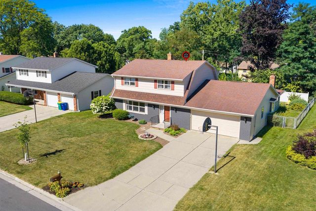 506 PINE TERRACE, Green Bay, WI 54303