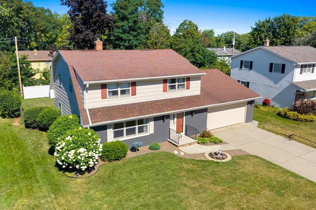 506 PINE TERRACE, Green Bay, WI 54303