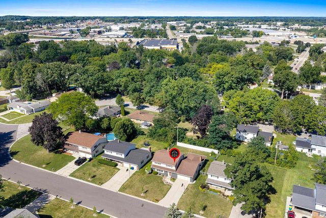 506 PINE TERRACE, Green Bay, WI 54303