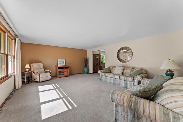 506 PINE TERRACE, Green Bay, WI 54303