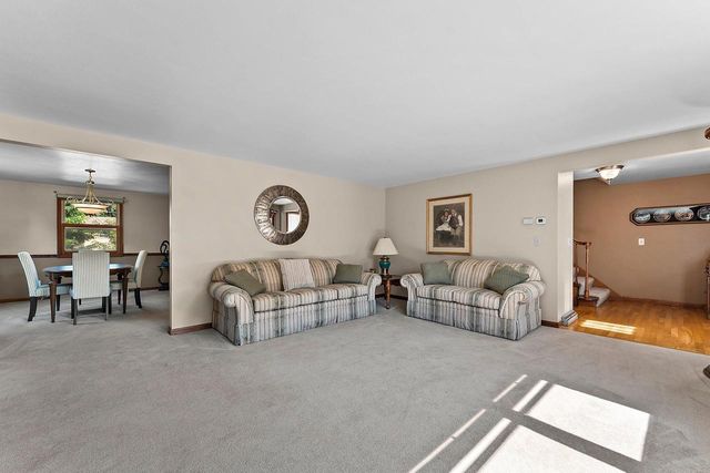 506 PINE TERRACE, Green Bay, WI 54303