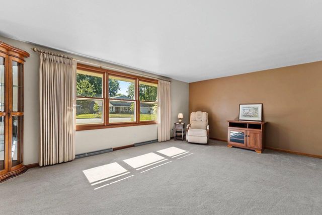 506 PINE TERRACE, Green Bay, WI 54303