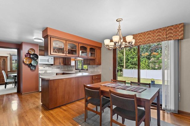 506 PINE TERRACE, Green Bay, WI 54303