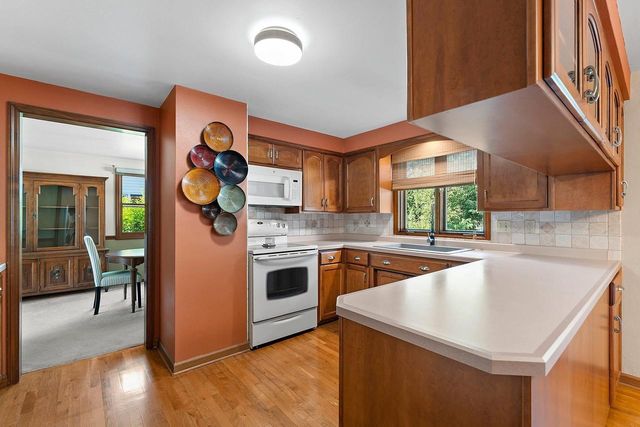 506 PINE TERRACE, Green Bay, WI 54303