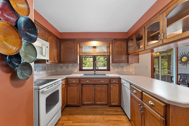 506 PINE TERRACE, Green Bay, WI 54303