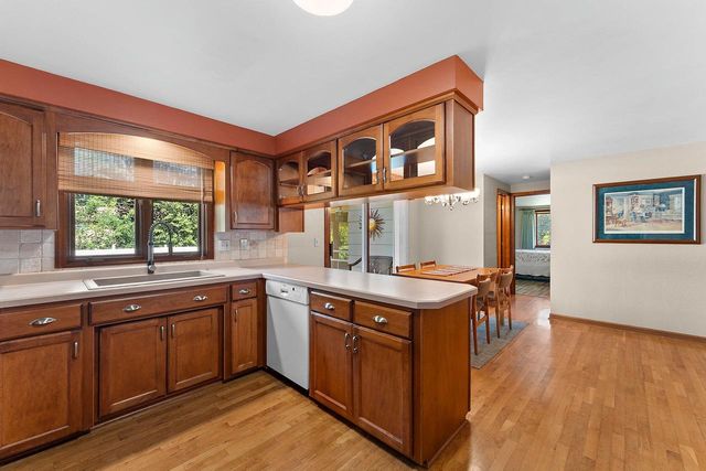506 PINE TERRACE, Green Bay, WI 54303