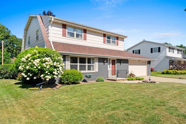 506 PINE TERRACE, Green Bay, WI 54303