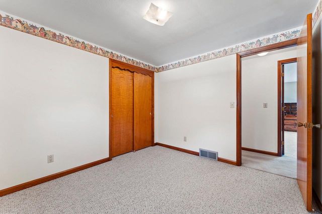 506 PINE TERRACE, Green Bay, WI 54303