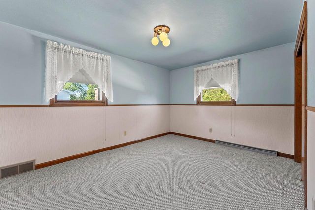 506 PINE TERRACE, Green Bay, WI 54303