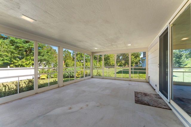506 PINE TERRACE, Green Bay, WI 54303