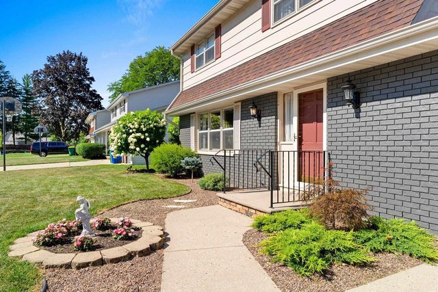 506 PINE TERRACE, Green Bay, WI 54303