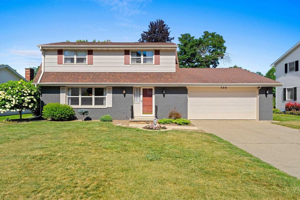 506 PINE TERRACE, Green Bay, WI 54303