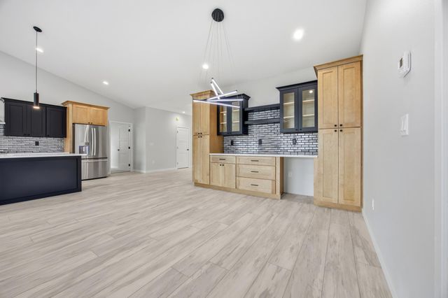 109 Annies Way, Mapleton, ND 58059