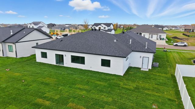 109 Annies Way, Mapleton, ND 58059
