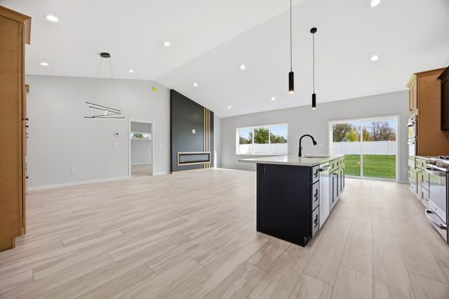 109 Annies Way, Mapleton, ND 58059