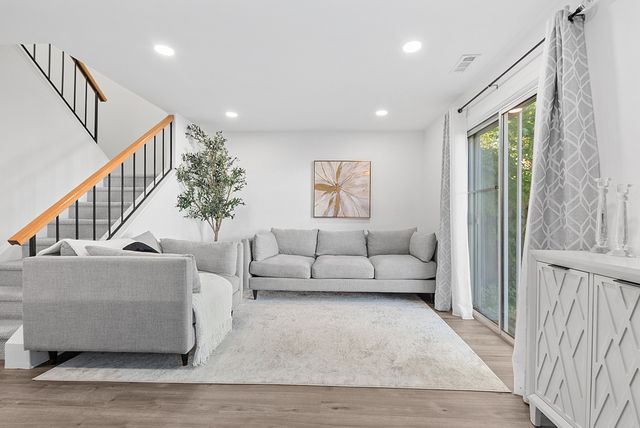 515 Dakota Court, Carol Stream, IL 60188