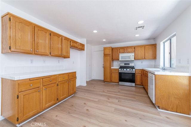 1107 Mirada, Perris, CA 92571