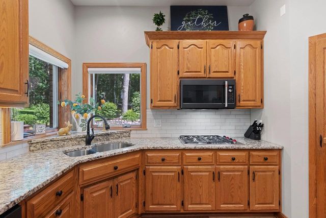 696 SPRING BROOK DRIVE, Hobart, WI 54155