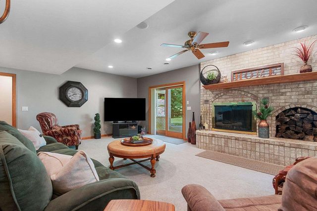 696 SPRING BROOK DRIVE, Hobart, WI 54155