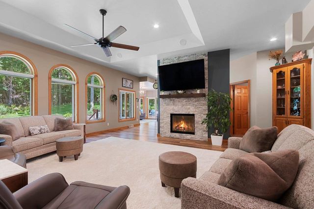 696 SPRING BROOK DRIVE, Hobart, WI 54155