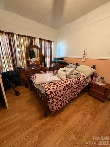 135 E Spencer Avenue, Gastonia, NC 28054