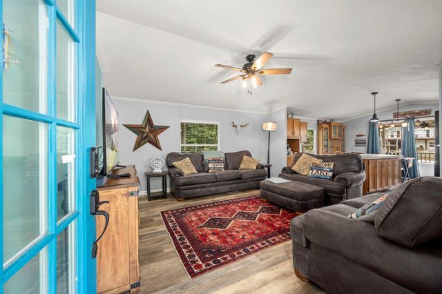 69 Key Largo Loop, Point Blank, TX 77364