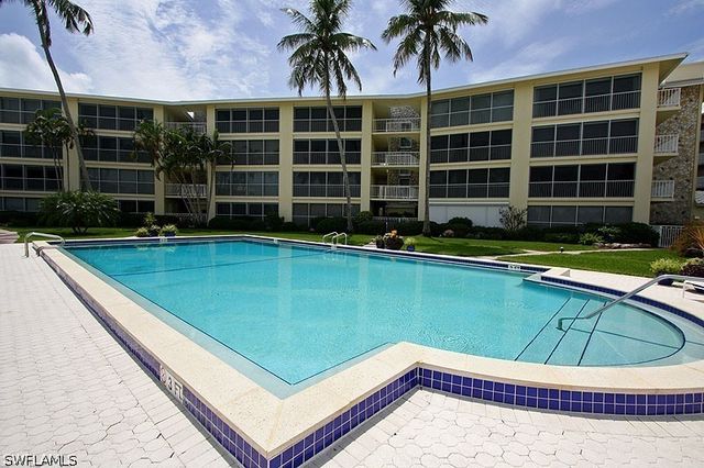 2850 Gulf Shore BLVD N 102, Naples, FL 34103