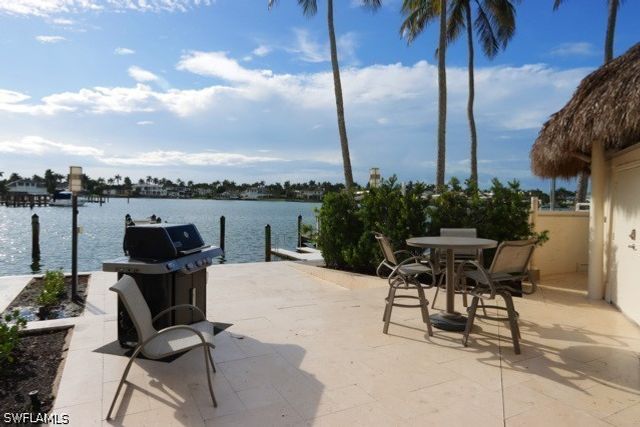 2850 Gulf Shore BLVD N 102, Naples, FL 34103
