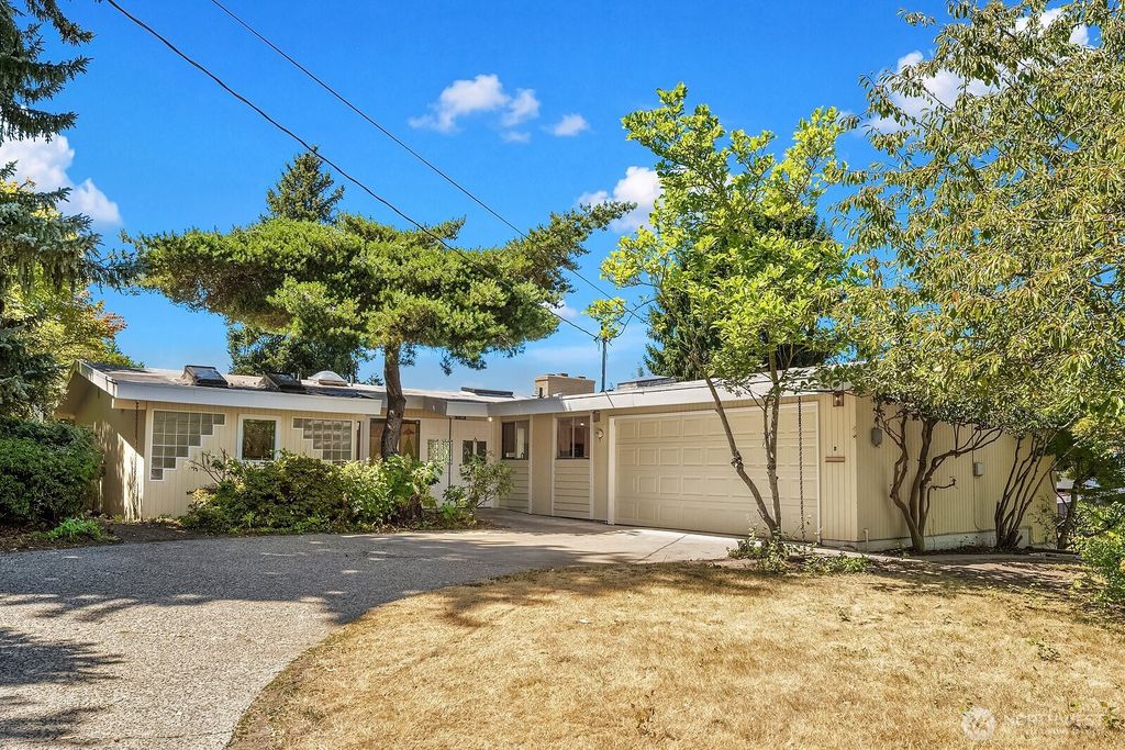 Image 1 of property listing at 3621 81st Avenue SE, Mercer Island, WA 98040