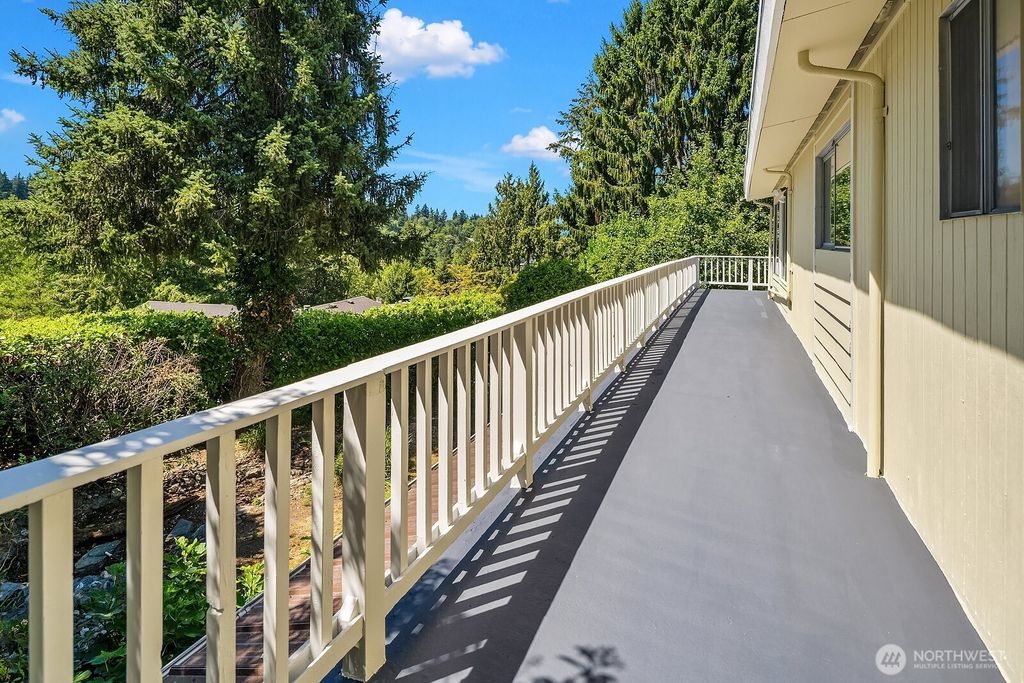 Image 12 of property listing at 3621 81st Avenue SE, Mercer Island, WA 98040