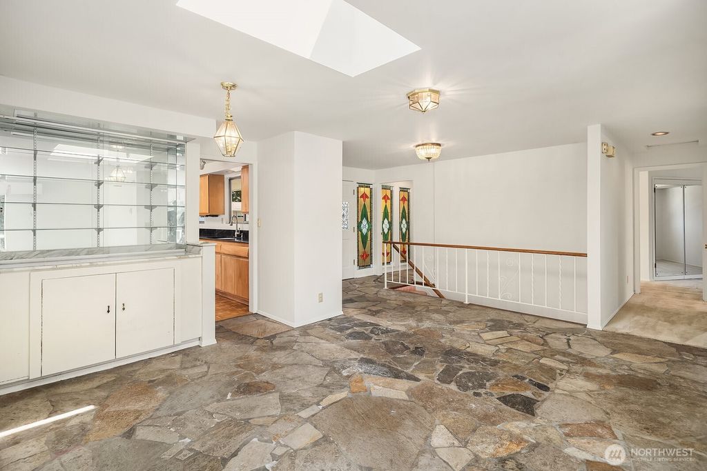 Image 14 of property listing at 3621 81st Avenue SE, Mercer Island, WA 98040