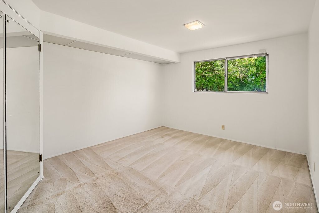 Image 15 of property listing at 3621 81st Avenue SE, Mercer Island, WA 98040