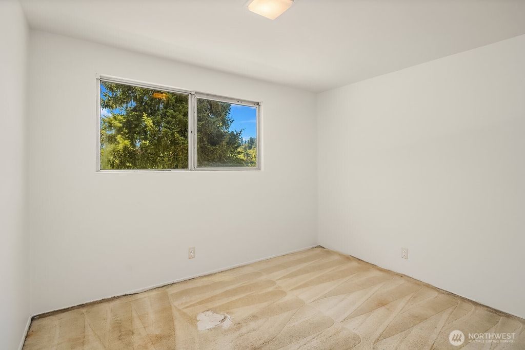 Image 17 of property listing at 3621 81st Avenue SE, Mercer Island, WA 98040
