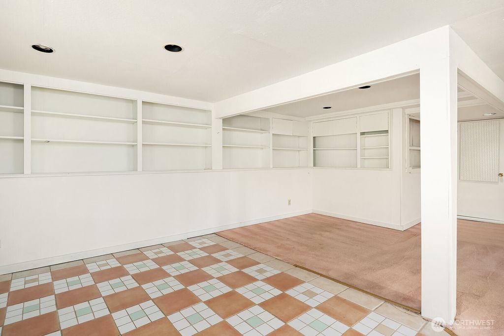 Image 21 of property listing at 3621 81st Avenue SE, Mercer Island, WA 98040