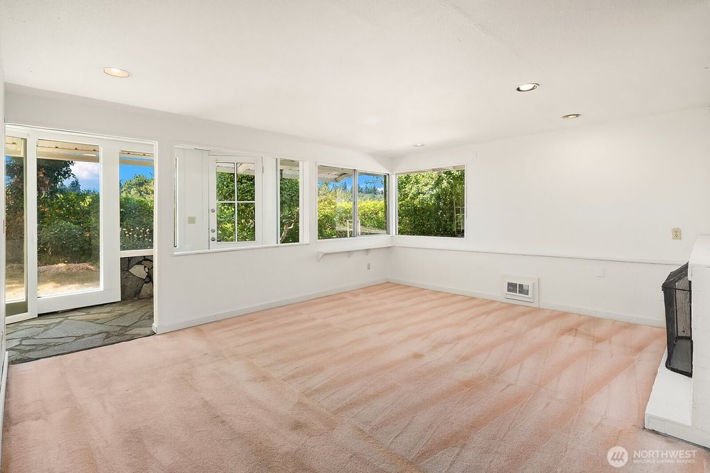 Image 22 of property listing at 3621 81st Avenue SE, Mercer Island, WA 98040