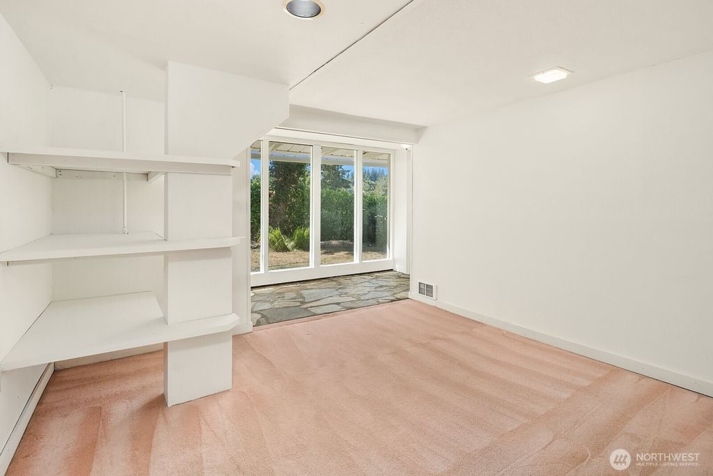 Image 26 of property listing at 3621 81st Avenue SE, Mercer Island, WA 98040
