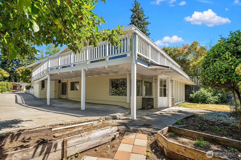 Image 29 of property listing at 3621 81st Avenue SE, Mercer Island, WA 98040