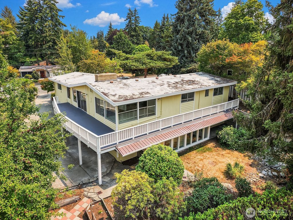 Image 32 of property listing at 3621 81st Avenue SE, Mercer Island, WA 98040
